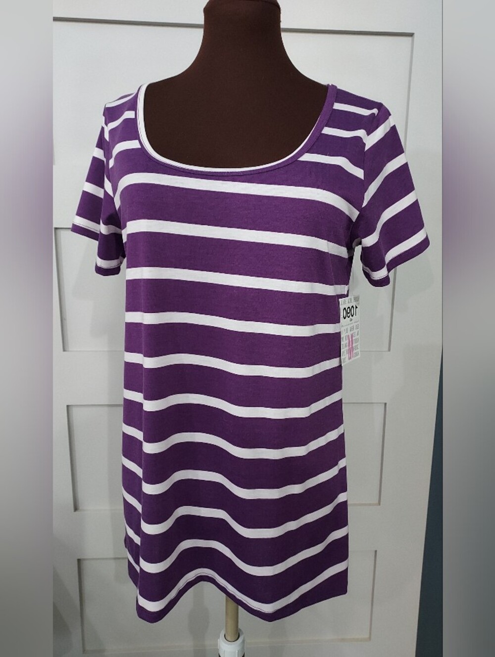 LuLaRoe Classic Purple and White Striped Women’s Scoop Neck Tee Top Size M